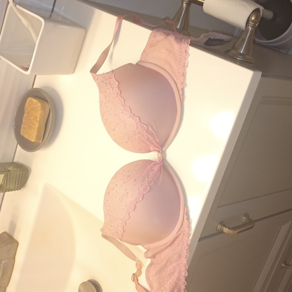 Victoria secret size 34D bra